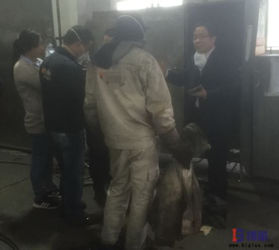 博革咨詢(xún)老師帶領(lǐng)學(xué)員進(jìn)行5s管理實(shí)戰(zhàn)