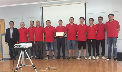 博革咨詢金總頒發“精益星級機臺獎” 博革咨詢金總頒發“精益星級機臺獎”